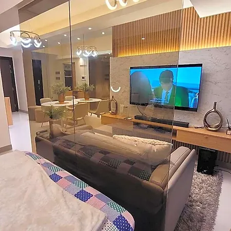 Uptown Parksuites Tower 2 Bgc - Staycations Up Above 9