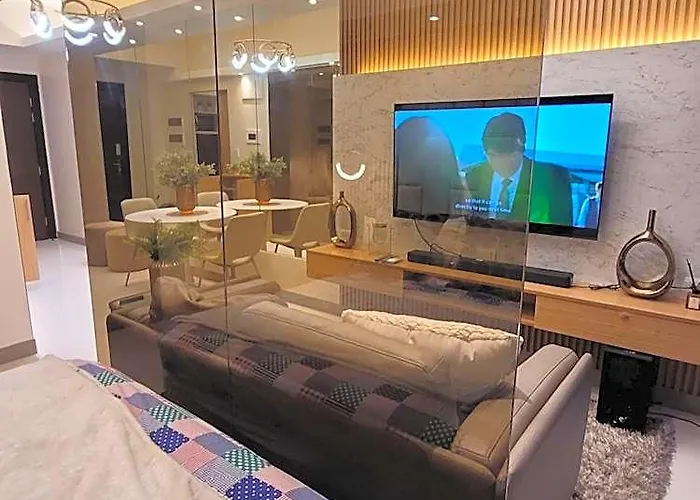 Hotel Uptown Parksuites Tower 2 Bgc - Staycations Up Above 9 3*