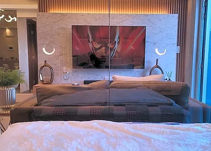 Uptown Parksuites Tower 2 Bgc - Staycations Up Above 9 Hotel 3*