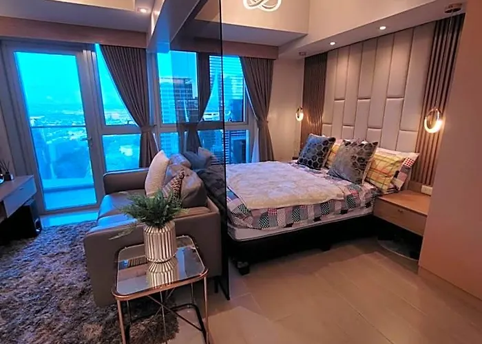 Uptown Parksuites Tower 2 Bgc - Staycations Up Above 9 Hotel