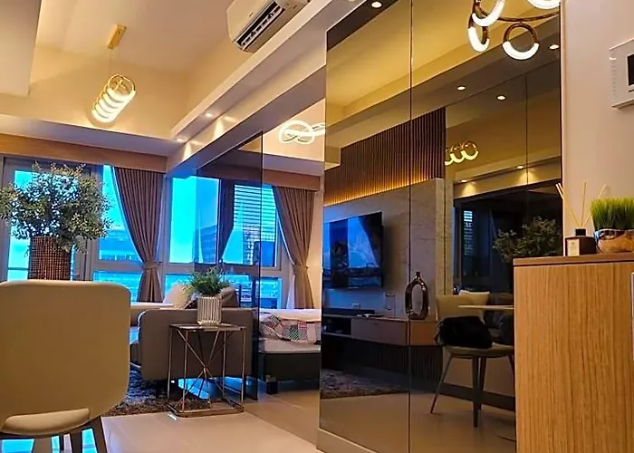 Uptown Parksuites Tower 2 Bgc - Staycations Up Above 9 Hotel