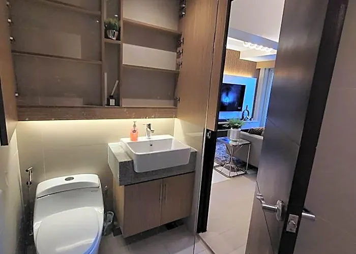 Hotel Uptown Parksuites Tower 2 Bgc - Staycations Up Above 9