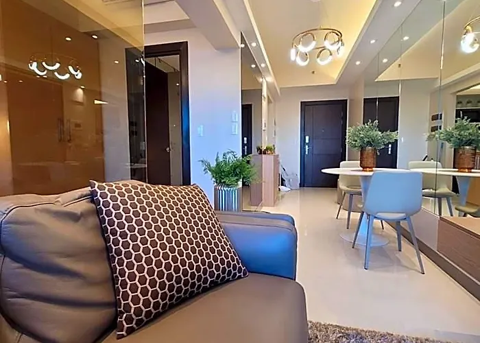 Uptown Parksuites Tower 2 Bgc - Staycations Up Above 9 Hotel 3*