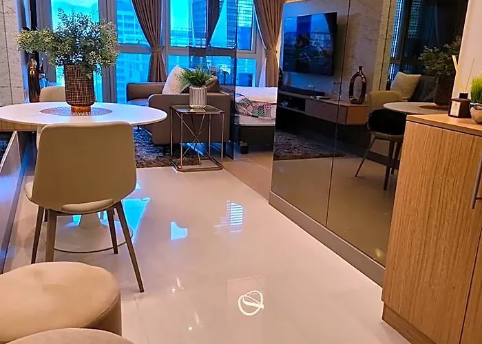 Uptown Parksuites Tower 2 Bgc - Staycations Up Above 9 3*