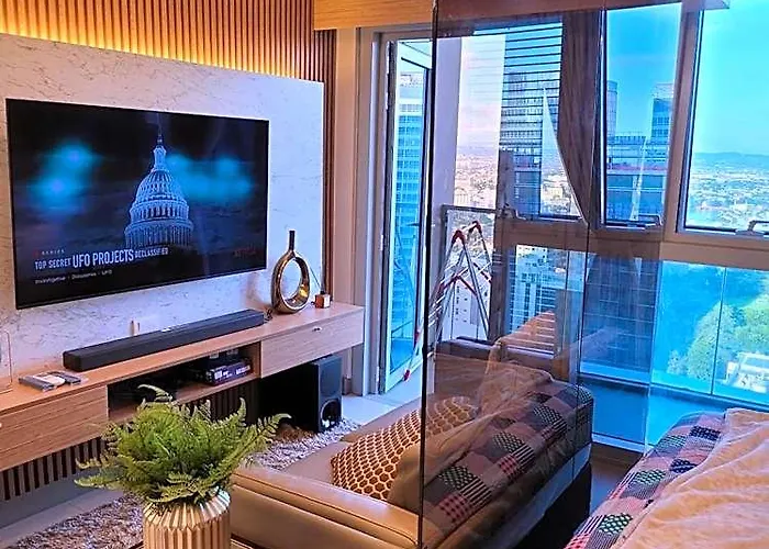 Uptown Parksuites Tower 2 Bgc - Staycations Up Above 9
