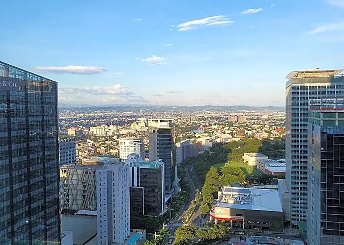 Uptown Parksuites Tower 2 Bgc - Staycations Up Above 9 3*